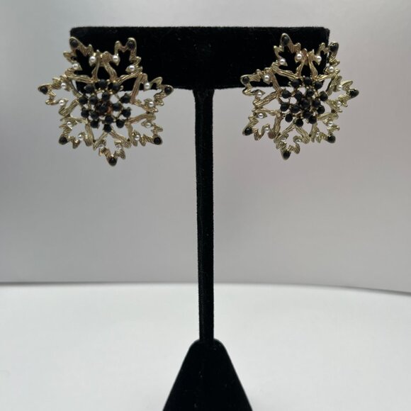 Chic Snow Flake Posts - Picture 1 of 4